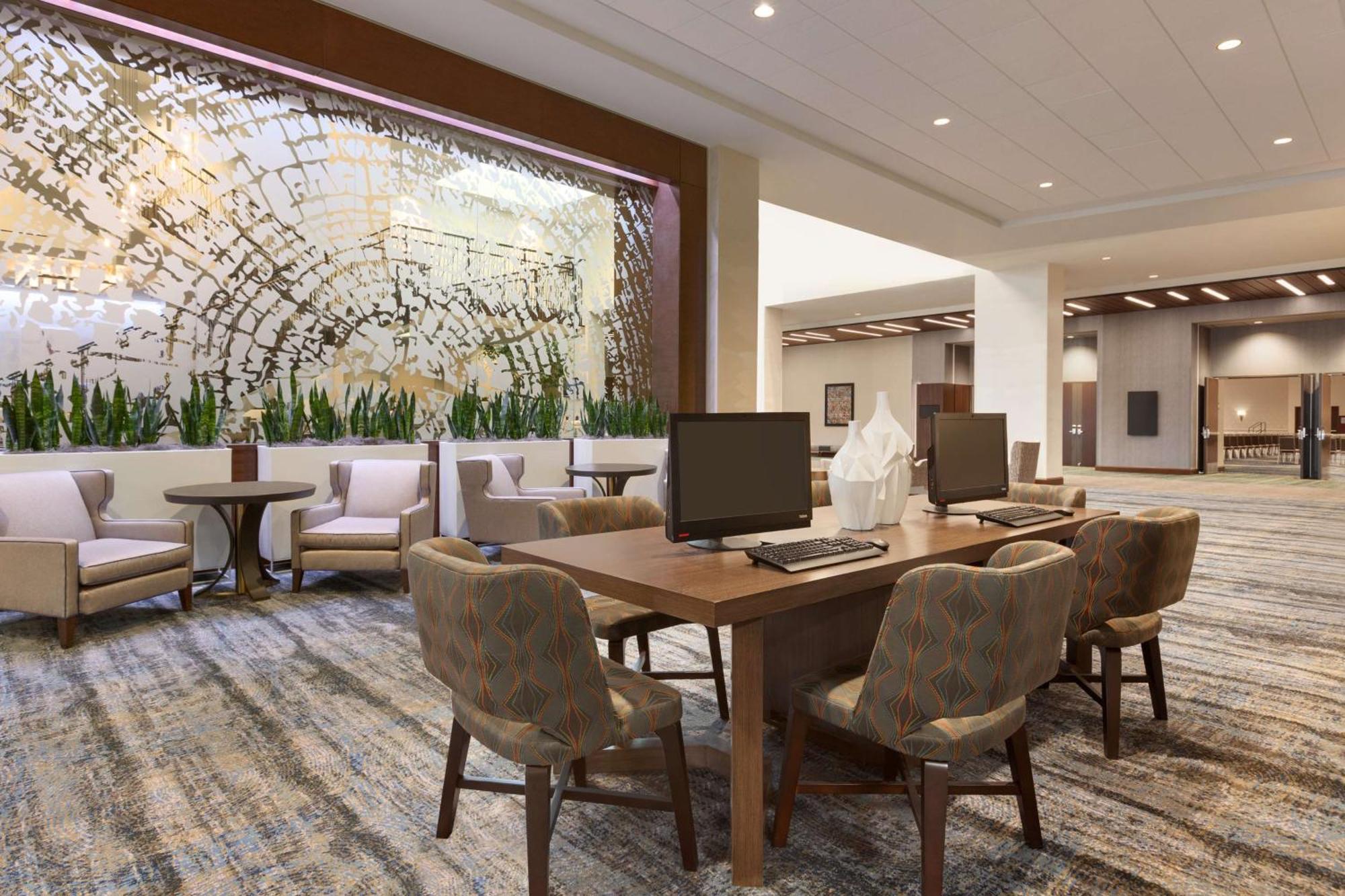 Embassy Suites By Hilton Denton Convention Center Exterior foto